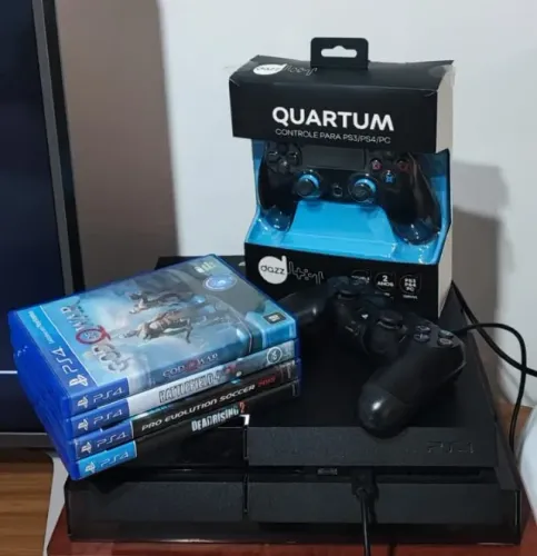 PS4 Seminovo - Com 2 controles e 4 jogos!