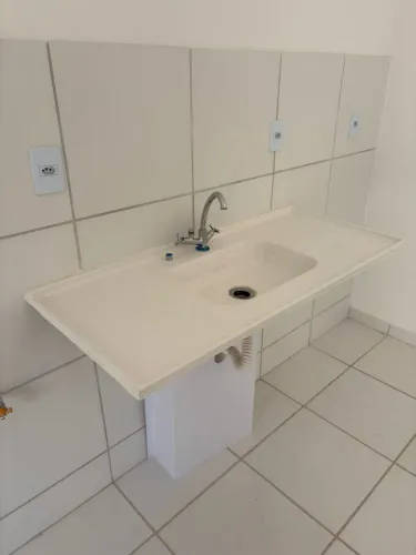 Conjunto: Vaso Sanitário, 2 torneiras, 1 pia de banheiro e 1 Cuba de cozinha