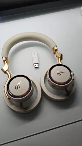 Headset Gamer HAVIT Fuxi H8 Wireless 2.4GHz / Bluetooth / USB-C / P2 P3 - Dourado Novo