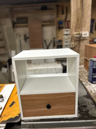 Criado-Mudo 100% MDF Branco com Gaveta Amadeirada - Novo