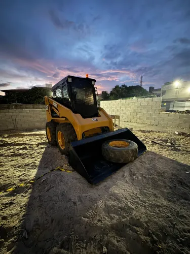 Vendo bobcat / mini carregadeira Caterpillar