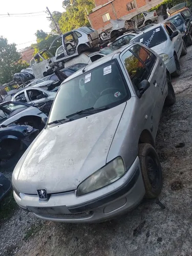 Capo farol para-choque tampa traseira Peugeot 106 ano 2000 pra retirada peças em geral 