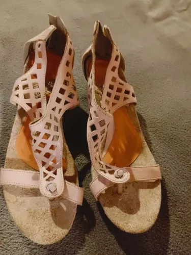 Sandália salto médio rosa claro pouco usada 35