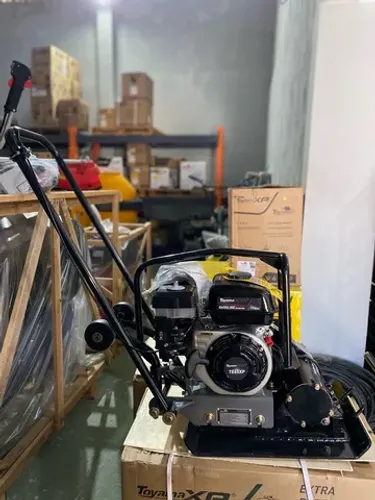 Placa Vibratória a Gasolina 6.5hp 196cc 60kg Profissional - Toyama