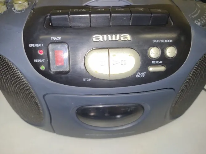 Aparelho CD, TocaFitas e Radio, portátil, 110V, funciona tudo, antiguidade.