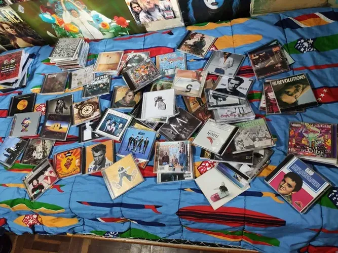 Rock pop mais de 300 cds  dvd 10 reais cada 