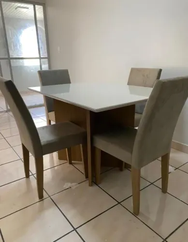 mesa de 4 lugares na promoção