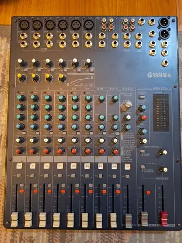 Mesa Yamaha 12 canais MG 124 CX barato