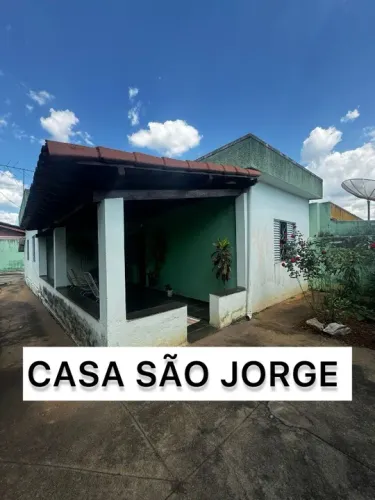 Vendo ou troco em imóvel de menor valor com volta, casa próxima da rua Olavo Bilac.