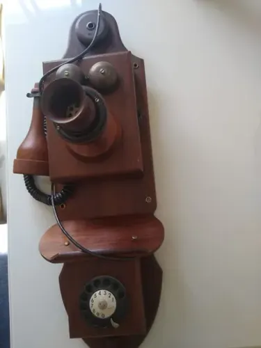 Telefone antigo de parede
