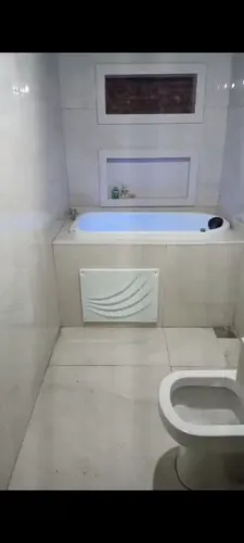 Banheiras pequenas e charmosas, essa cabe no seu banheiro.