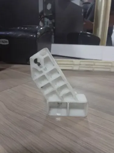 Suporte do Farol Esquerdo Nissan Sentra 2013 a 2015