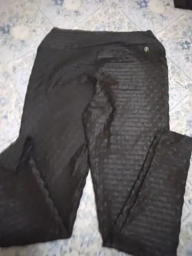 Legging preta de tecido texturizado