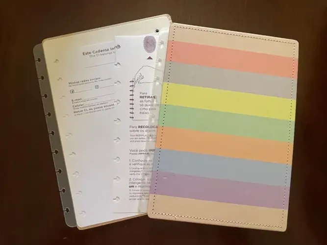Capa e contra capa do Caderno inteligente médio arco-íris pastel
