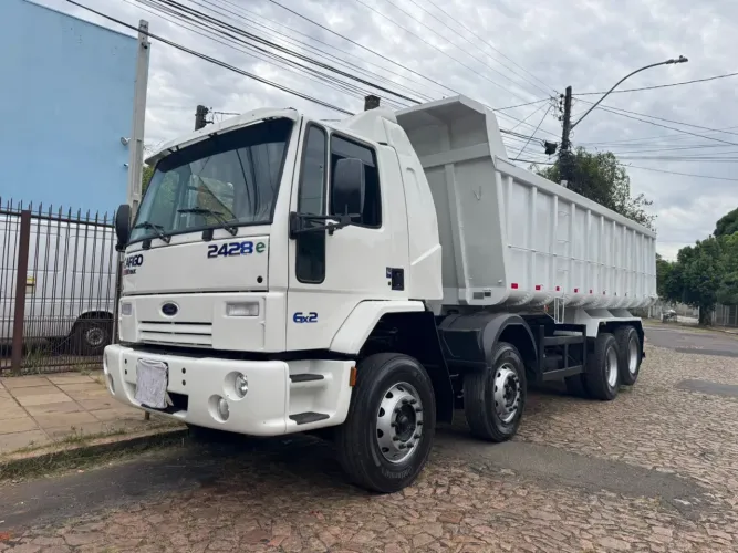 Ford cargo 2428 basculante 4 eixo ano 2011