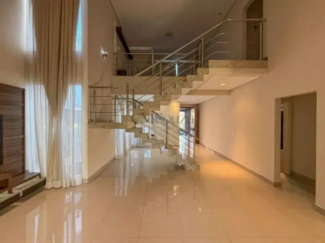 Casa à venda no Alphaville Londrina 2 com 240m², 3 suítes, piscina e área gourmet em condo