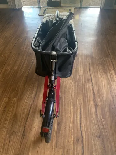 Reboque para bikes com suspensão.
