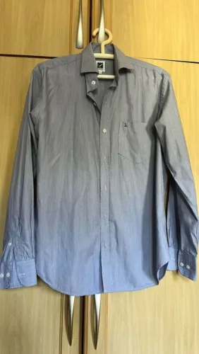 04 Camisas sociais de manga longa várias cores + calça jeans número 46