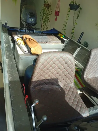 Barco com motor 40 HP