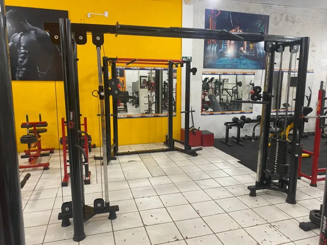 Aparelho de Musculação - Cross Over