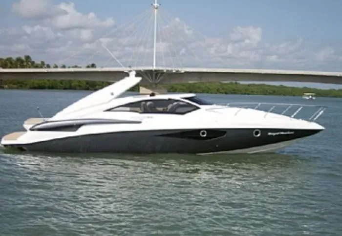 Lancha Royal Mariner 370 - 37 pés OPORTUNIDADE DE NEGÓCIO AVISTA