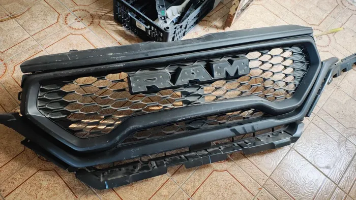 Grade Ram com pequeno detalhe 