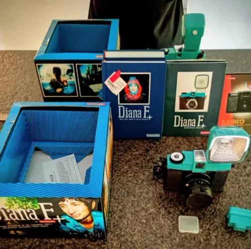 CAMERA DIANA F COM FLASH