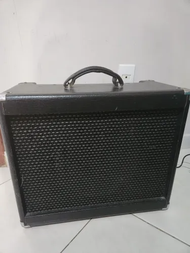 Amplificador de guitarra valvulado 100%, com foot. Meteoro mgv 30