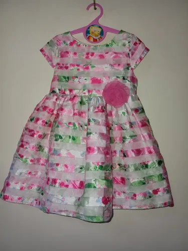 Vestido Infantil Floral semi-novo com laço traseiro e tule no forro