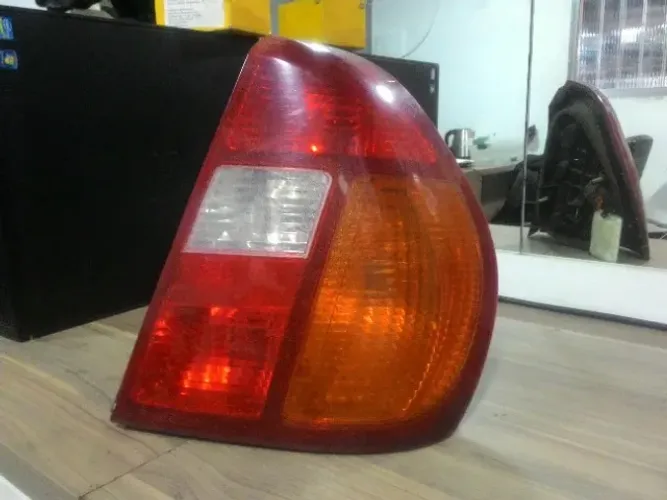 Lanterna Direita Renault Clio Sedan Tricolor 2000 a 2003  *0