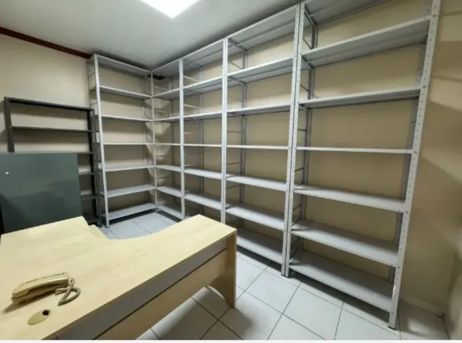 Alugo Prédio Comercial no Centro/ 3 Pavimentos/ 6 salas