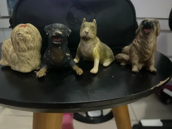 Diversos cachorros de brinquedo