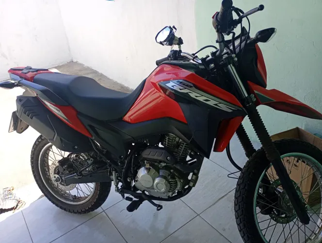 Vendo Bros 160 único dono manual chave reserva ano 2025/2026 com apenas 3 mil rodados  