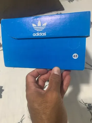 Tênis adidas