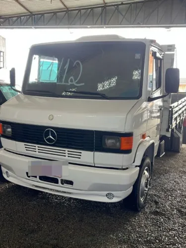 Mercedinho 710 ano 2011/12 - Carroceria 