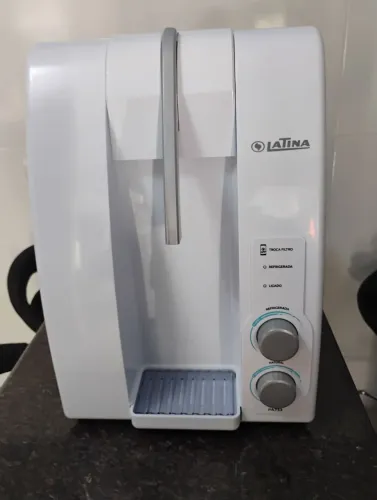Bebedouro/Purificador de Água Latina PA733. Com defeito.