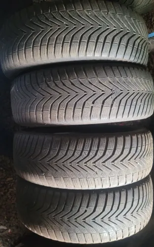 Pneu 185 60 15 Redestein seminovos em até 10x de R$27,00 no cartão de crédito