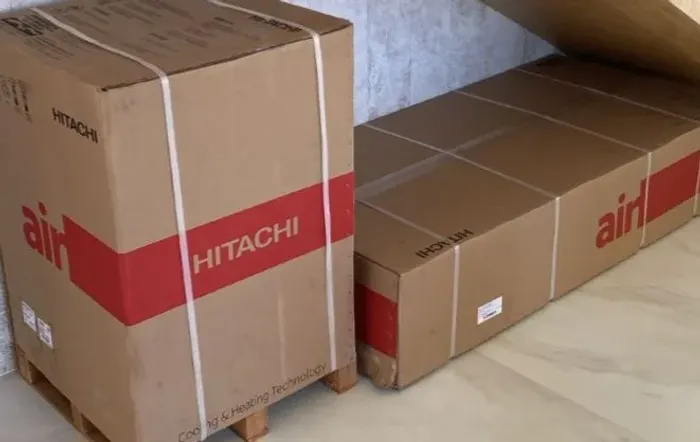 Piso Teto Hitachi 58.000 BTUs INVERTER 220V