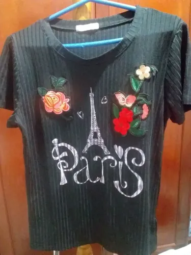 Camiseta Paris com Apliques Floral bordados feminina