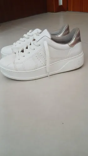 Tênis branco feminino