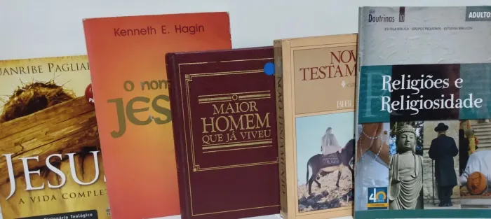 Livros de Religião e Espiritualidade - O Maior Homem que já Viveu - Novo testamento+ 3 Liv