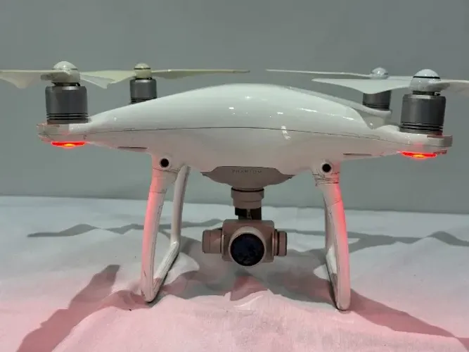 Drone Dji Phantom 4 Com Câmera 4k White 1 Bateria (Usado)