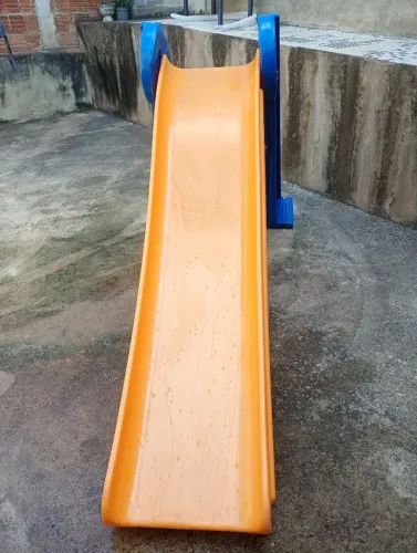 Escorregador  semi novo 