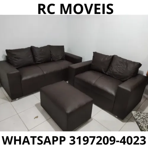Sofá 3 e 2 Lugares em Couro Sintético + Puff - Resistência e Conforto