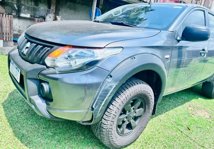 Mitsubishi L200 Triton Sport GLX 2.4 CD Diesel Mec. 2020