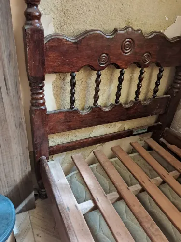 Cama de Madeira Clássica - Cabeceira e Estrado
