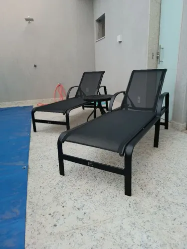 Conjunto de espreguiçadeiras para área externa 