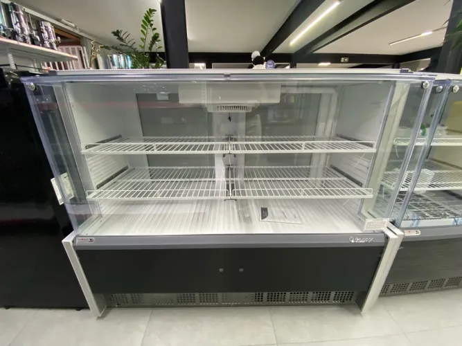 GPFA-140R PR VITRINE REFRIGERADA CONFEITARIA 1,40M - GELOPAR