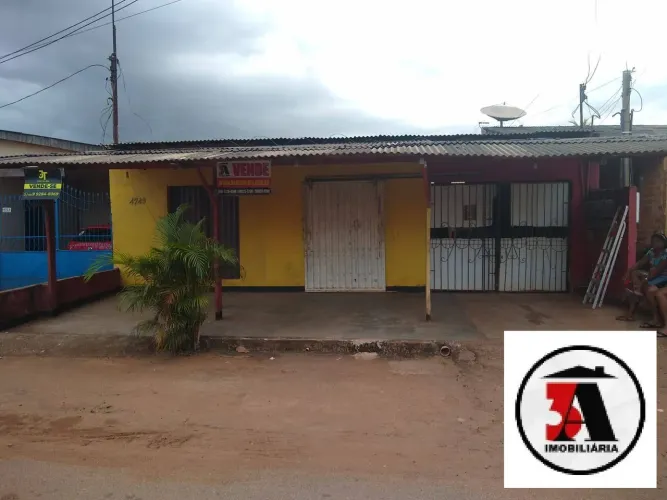 Excelente ponto comercial com uma casa e edícula
