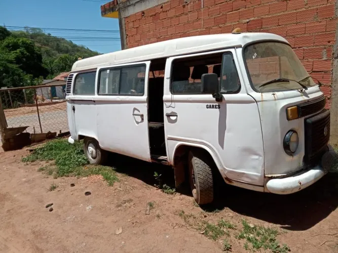 Vende-se Kombi funcionando 2007